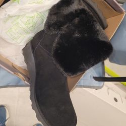 Woman's Black Boots