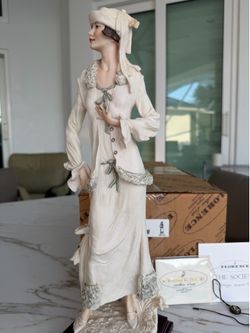 Exquisite Giuseppe Armani "Tamara" Sculpture 18” figure W/Box 0798F  In excellent condition  Dimensions: 18 inches by 5.5 inches