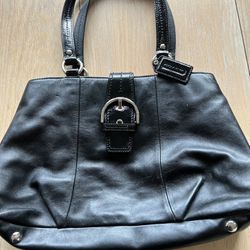 COACH -   Black Leather Handbag / Pre-owned Excellent Condition. Original Price $ 120.00