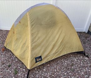 EUC REI Co-Op Half Dome 2 Lightweight Backpacking / Hiking 2 Person Tent