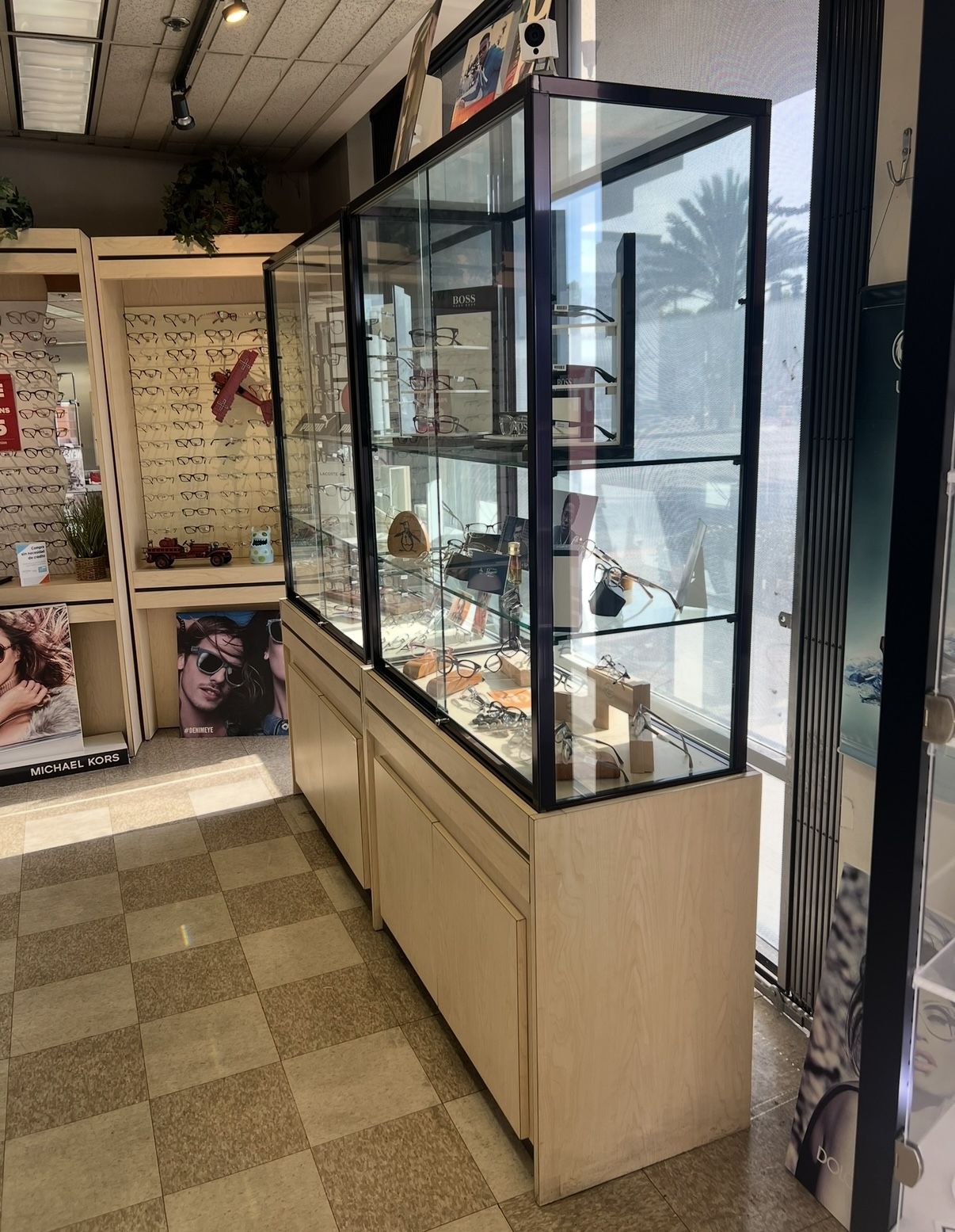 Display Furniture Retail Optometrist Collectables 