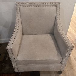  **Stylish Barrel Accent Chair – Like New!**