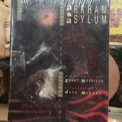 Arkham Asylum: A Serious House on Serious Earth, Grant Morrison (Hard Cover)