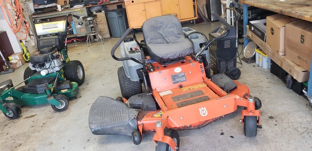 Husqvarna 54" Zero Turn Mower.  Runs Great. Tractor 