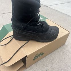 Snow Boots 7 Men’s (9 Women’)