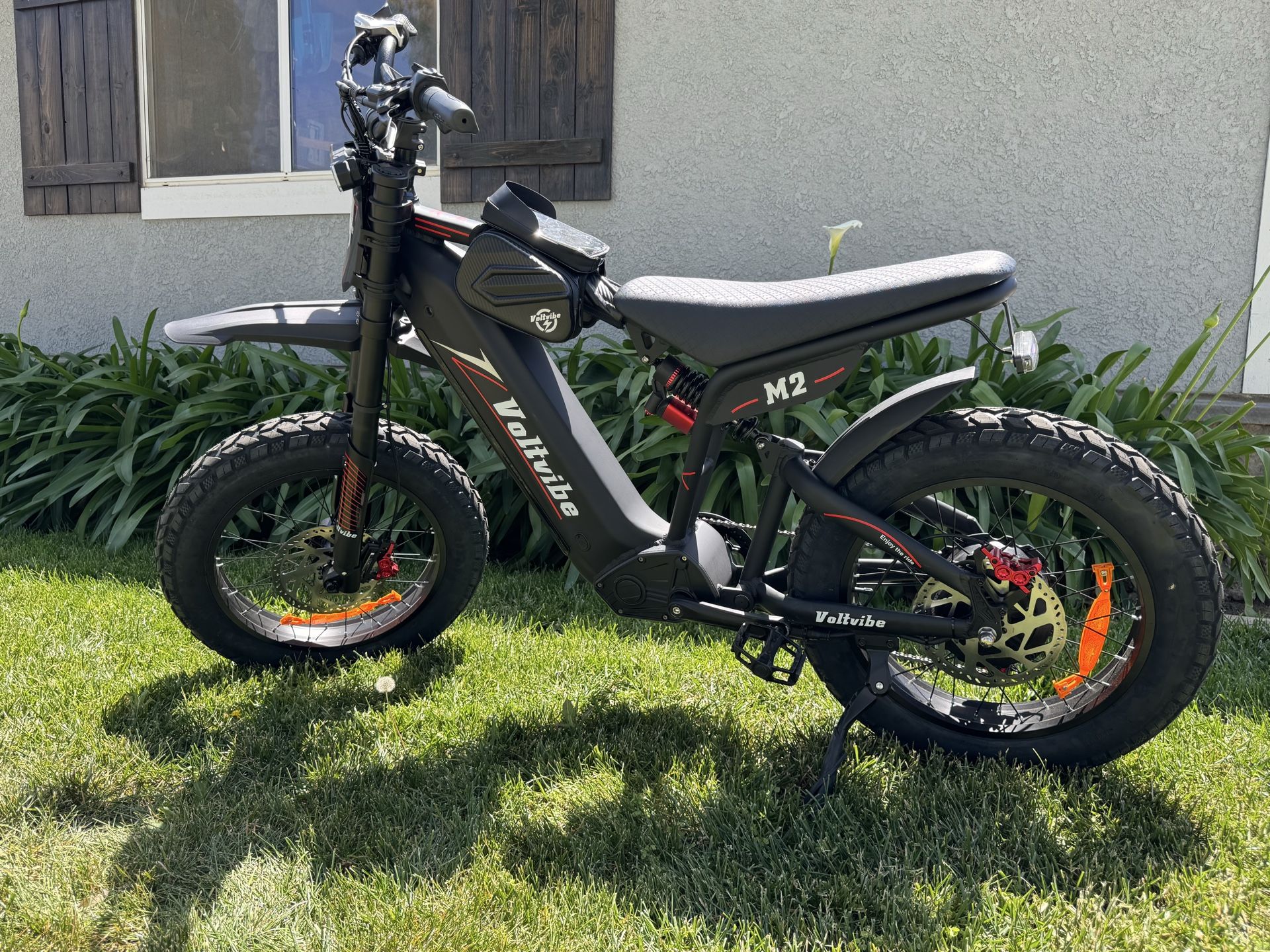 Baolujie New 60V 2000W 25Ah Off-Road eBike with phone holder