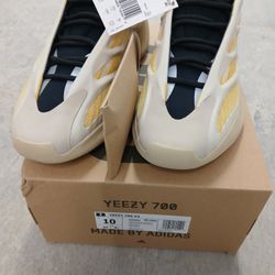 Adidas Yeezy 700 V3 (Safflower)
