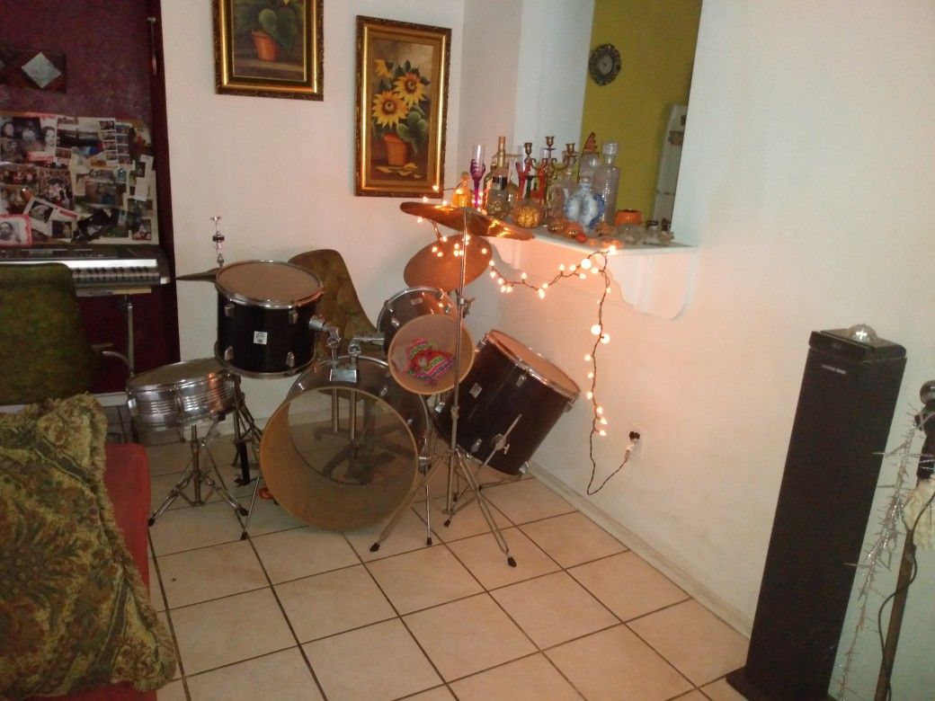 1 Drum Set