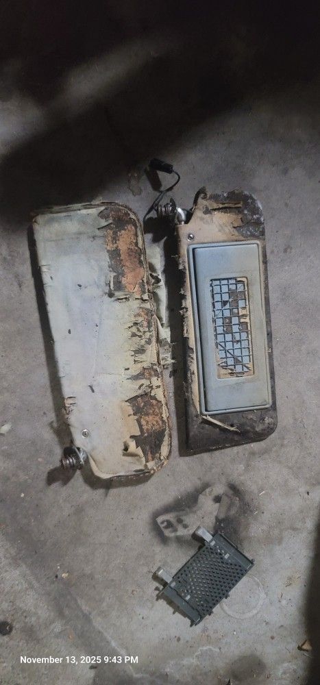 Oldsmobile Cuttlas Sunvisors