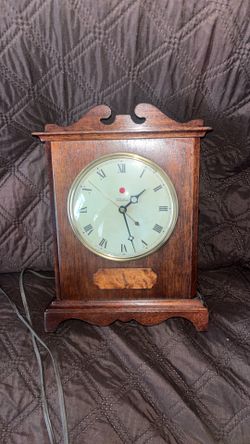Vintage Telechron Electric Clock Model 4H99 works good