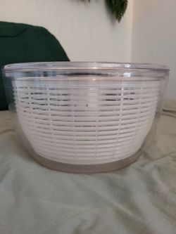 OXO salad spinner