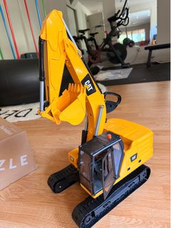 Bruder CAT Excavator