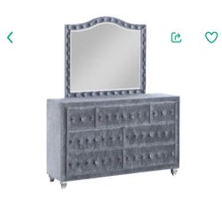 7 Drawer Dresser With Mirror