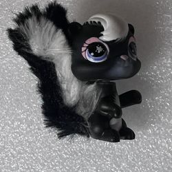 Littlest Pet Shop Skunk Purple Eyed 2007 #641 