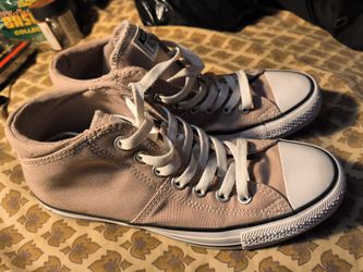 Converse women's Chuck Taylor All Star Madison Mid size 8.5......$20