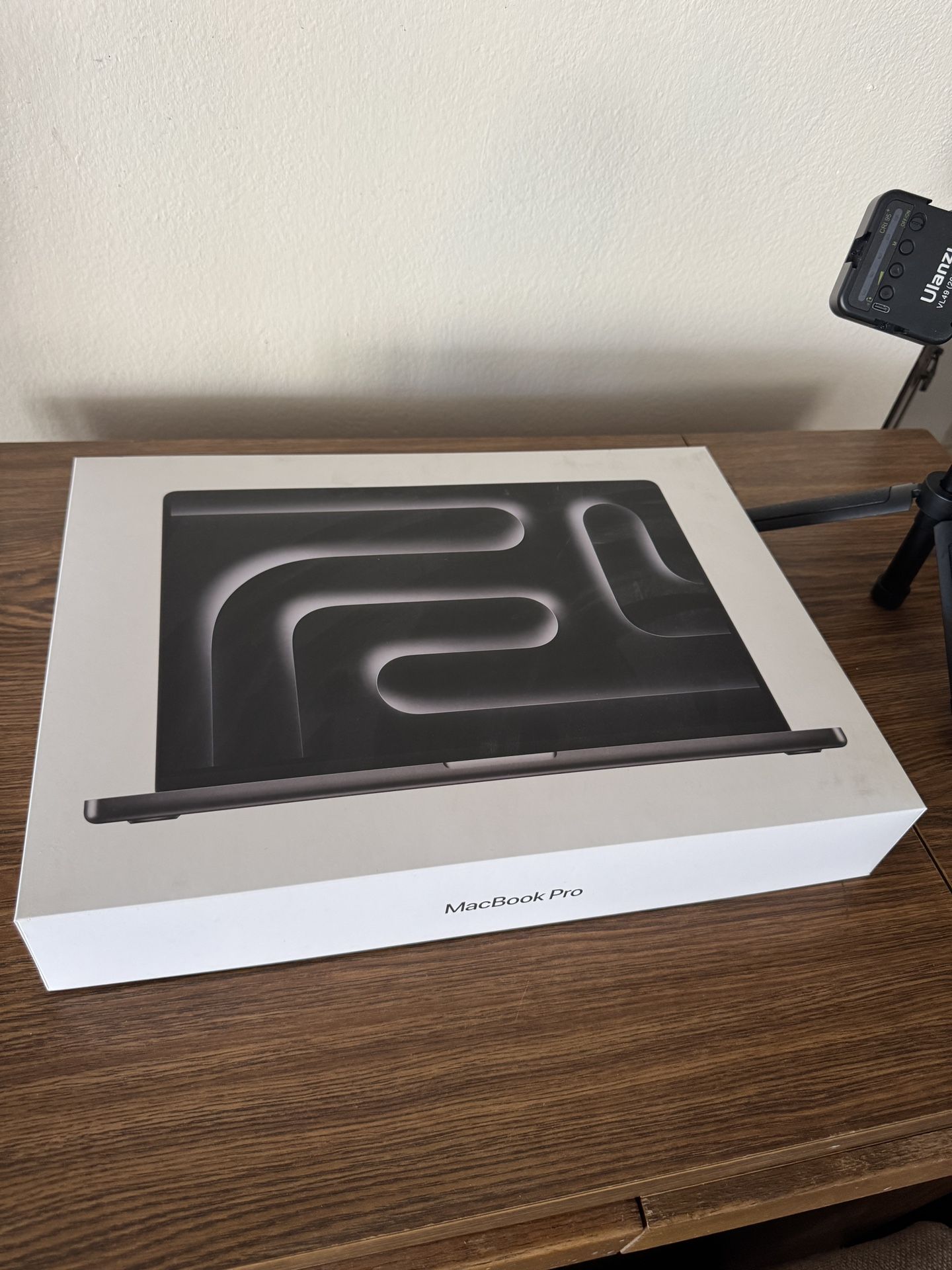 16 MacBook Pro M3 1TB 18gb Ram Space black Apple Care