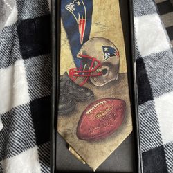 NEW ENGLAND PATRIOTS SILK TIE NEVER BEEN OUT OF BOX