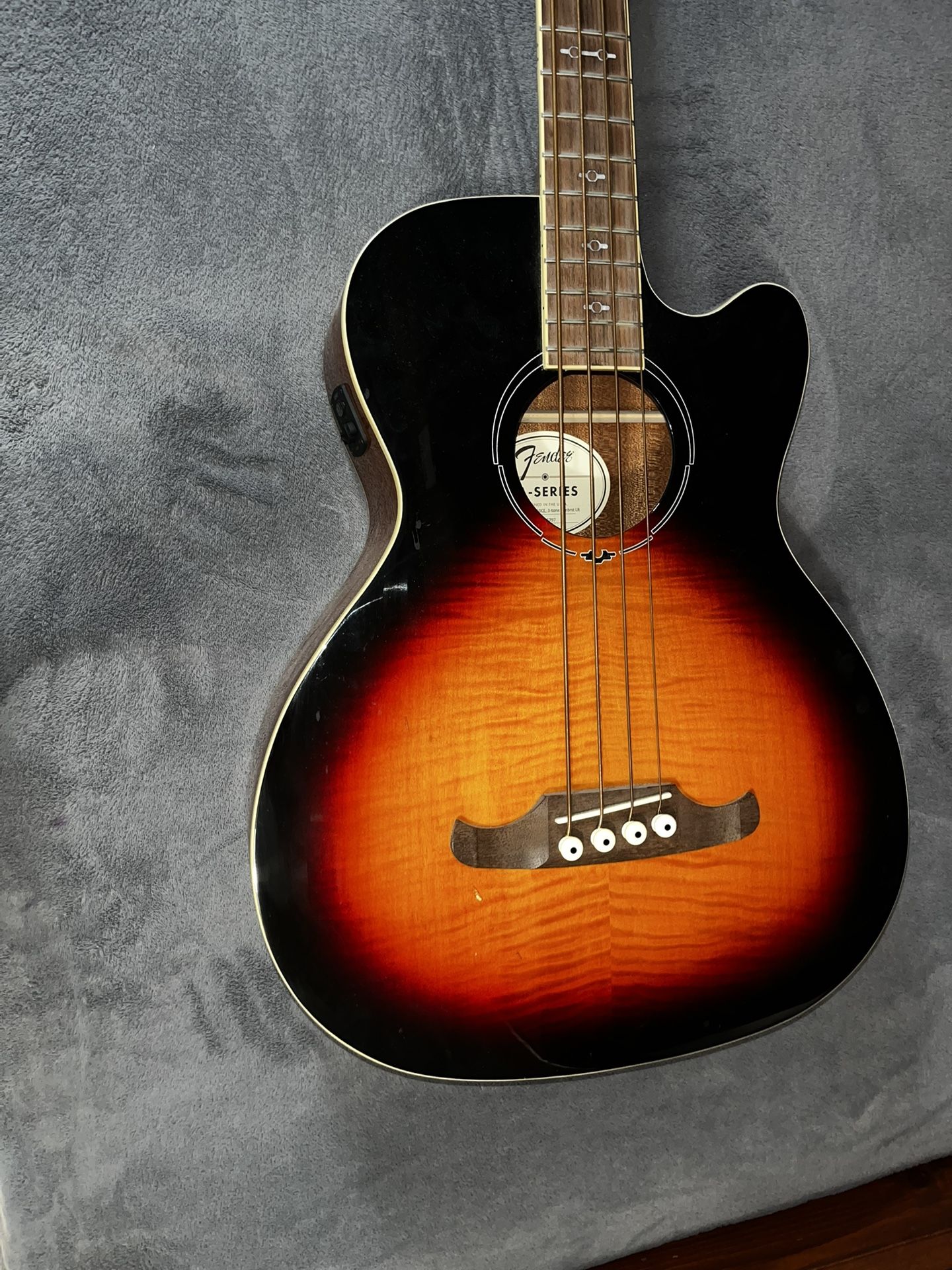 Electro-Acoustic Bass Guitar – Great Condition