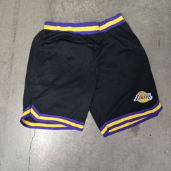 Lakers shorts size L