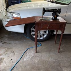 SINGER SEWING MACHINE 