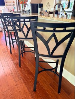 Set of 4 metal bar stools