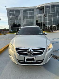 2010 Volkswagen Tiguen FWD- 170,000miles