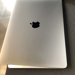 MacBook Air W Charger