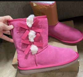 Koolaburra boots size 4Y