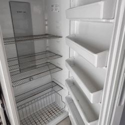 FRIGIDAIRE Upright Freezer
