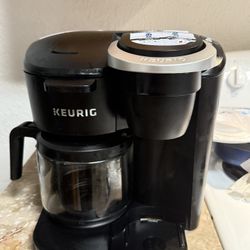 Keurig Coffee Maker – Dual Brew (Carafe + K-Cup) – Great Condition!