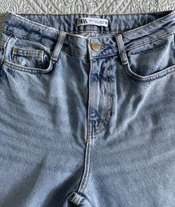 Women’s ZARA High-rise Straight Leg Jeans - Size 2 US/34 EU