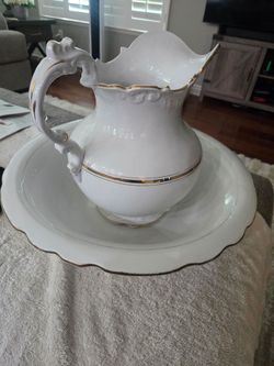 Vintage Wash Basin and Pitcher