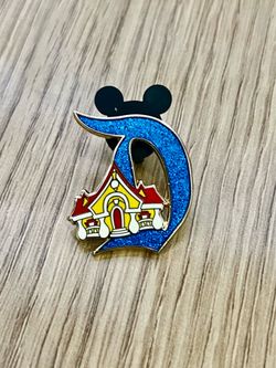 Toontown House Glitter Gold D Pin