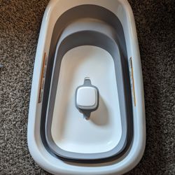 OXO Tot Splash & Store Bathtub
