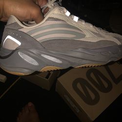 Yeezy Boost 700 worn once new in box Sixe 9 1/2
