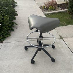 Saddle Work Stool