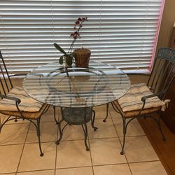 Kitchen table and 2 chairs