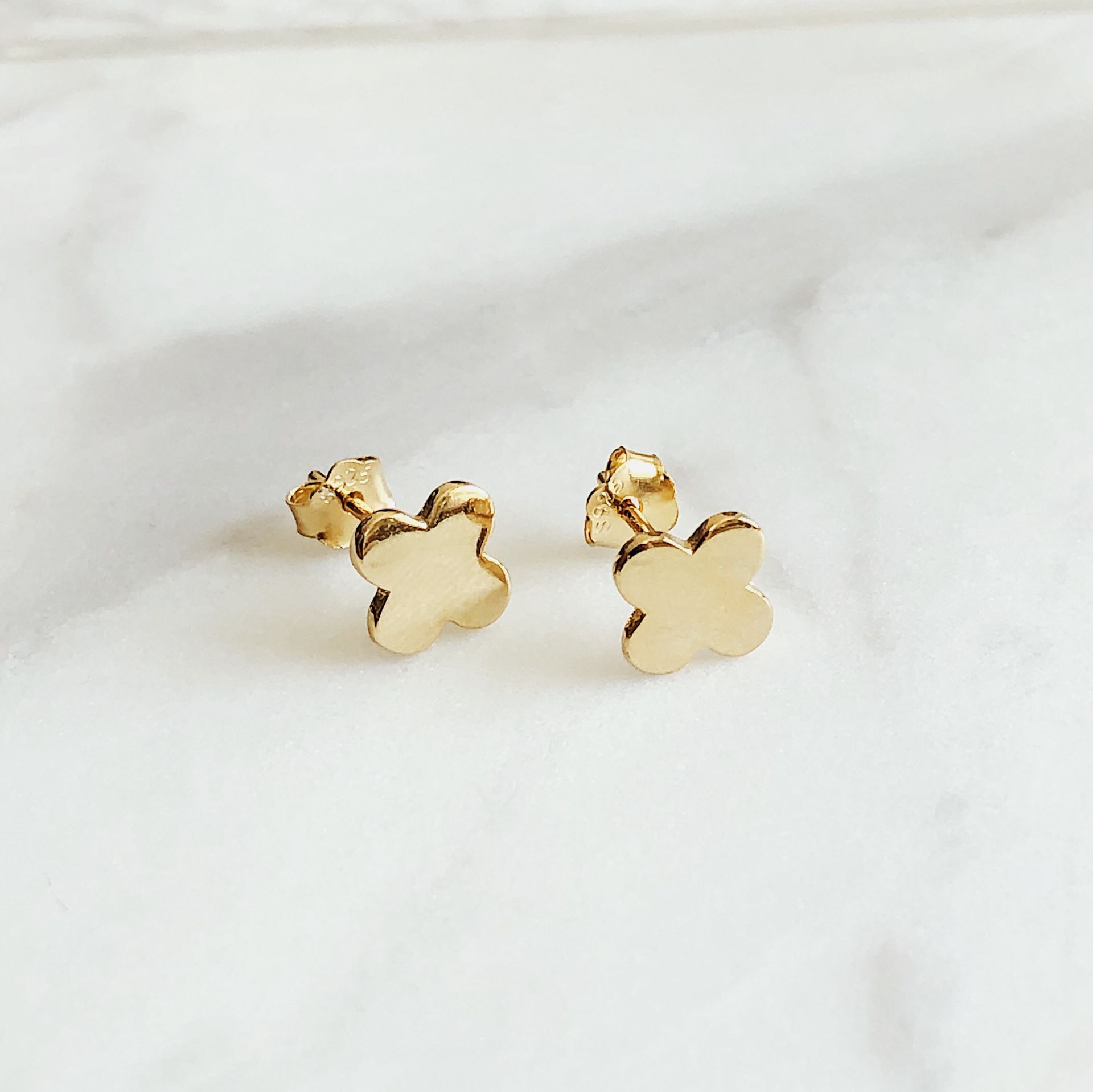 Brand New 14k Gold Flower Stud Earrings