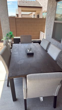 Outdoor table with 6 chairs