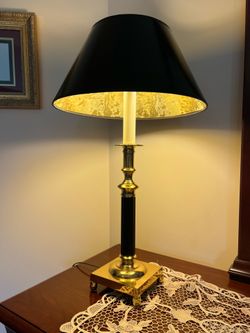 ETHAN ALLEN CREAM AND BLACK ACCENT TABLE LAMP