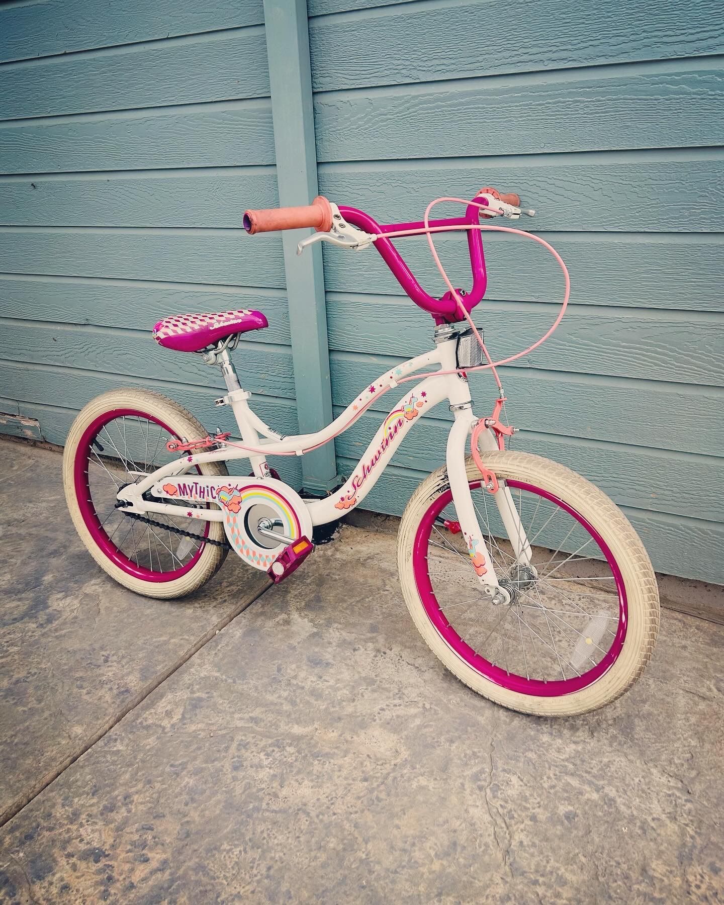 SCHWINN MYTHIC KIDS BIKE 18” Wheels