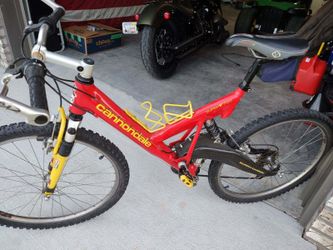 Vintage Cannondale Missy Giove Signature Super V 700 Carbon Fiber Downhill Racing Bike