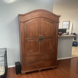 TV Cabinet/Armoire