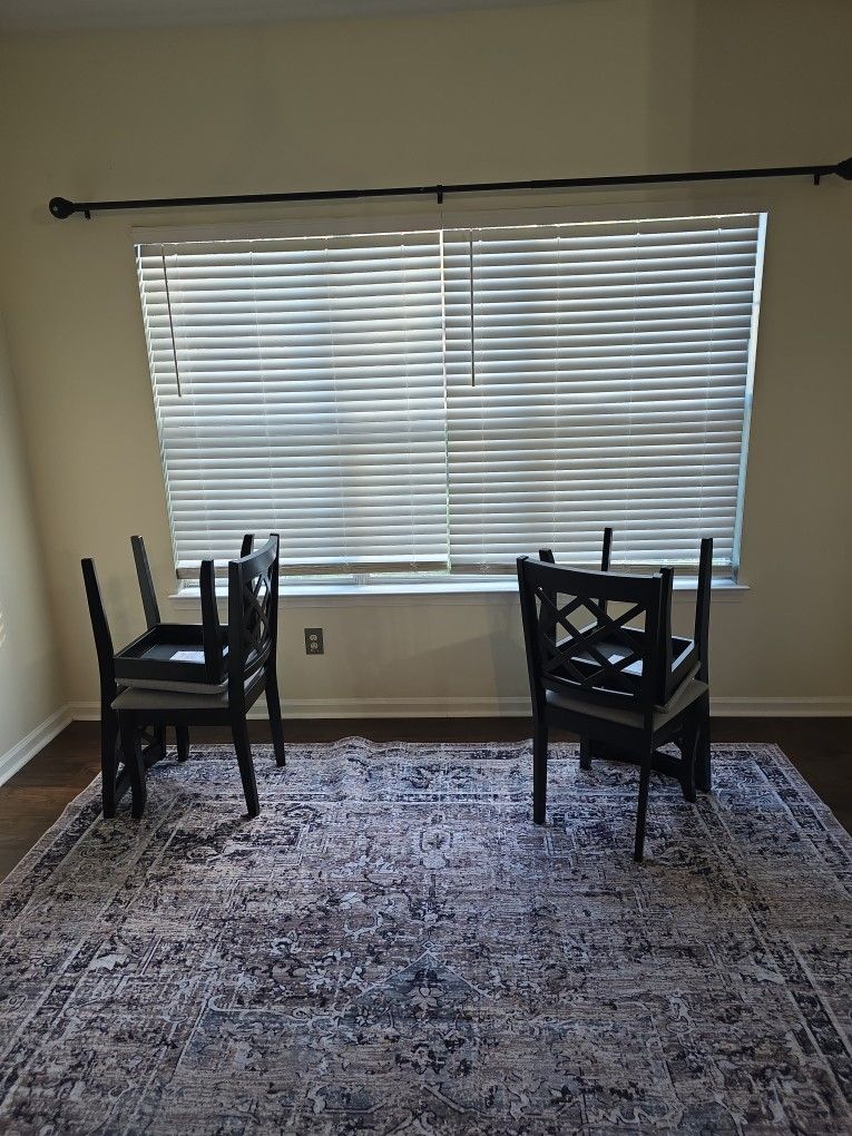 New Like 4 Seat Table And Chairs.