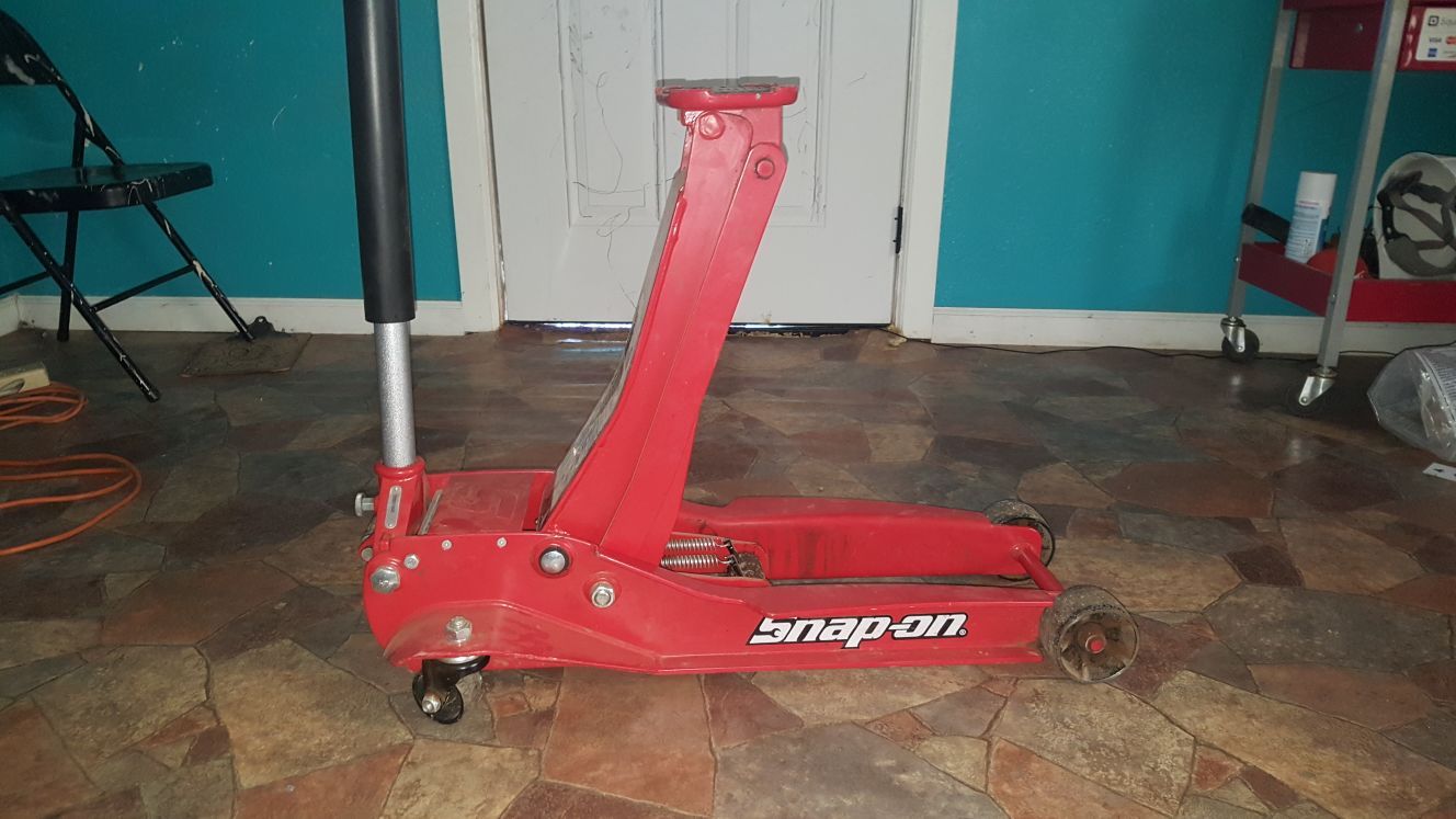 Snap on FJ300 3 ton rapid lift floor jack for Sale in Lubbock, TX OfferUp