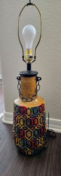 Vintage Geometric Chalkware pottery lamp with chain