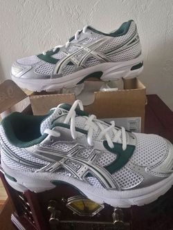 ASICS Running Sneakers White Green Silver women's size 7
