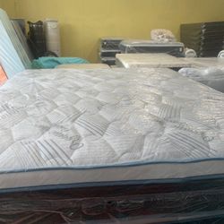 Queen Pillow Top Mattress 