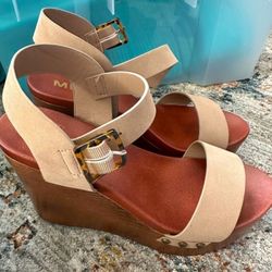 MIA Senna Wedge Sandals with Tortoise Shell Buckle in Stone