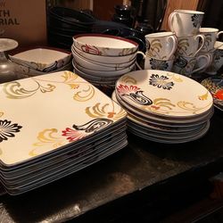 Noritake “Combo” floral discontinued pre-owned 36 pieces Lot